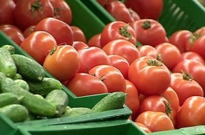 V Ukraine znachitel'no podeshevejut pomidory i ogurcy