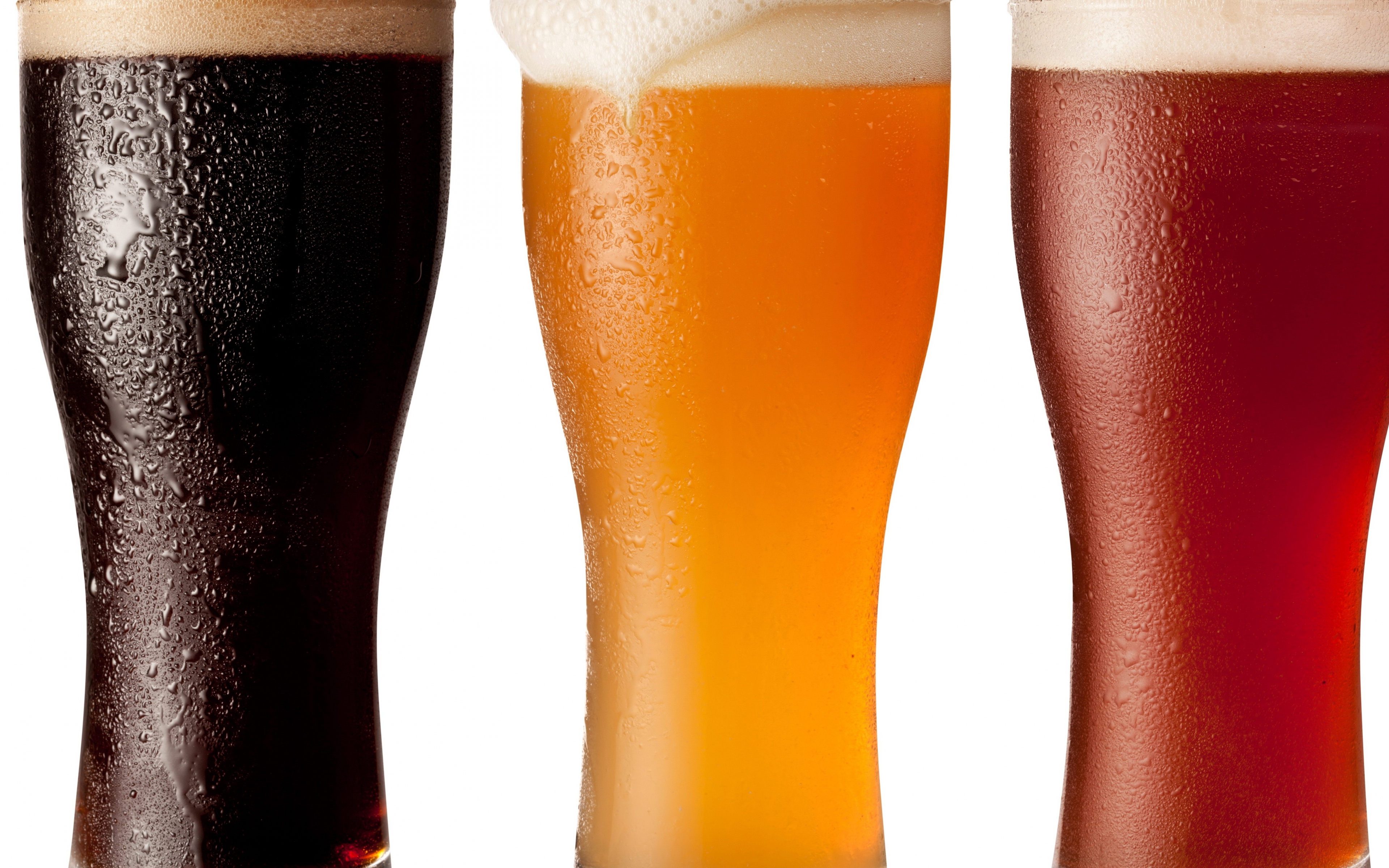 pivo_sort_bokaly_pena_kapli_belyy_fon_78277_3840x2400